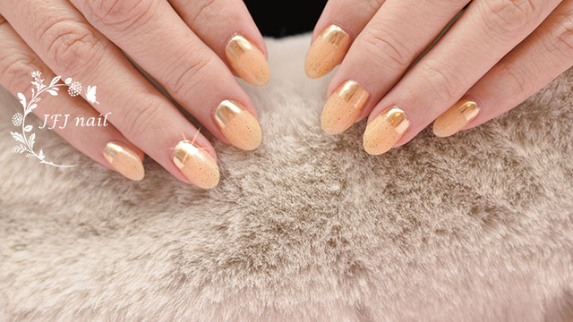 MirrorMirror.jpg - nail